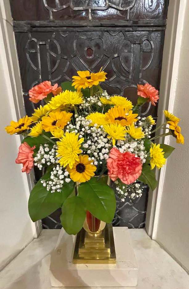 Flowers_Altar_Kathy_Greene_daughters_birthday_and_moms_100th_20241022