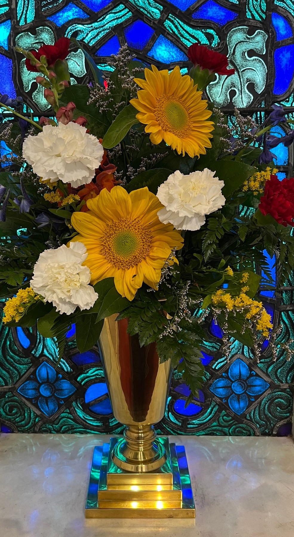 Flowers_Altar_Orange_White_Carnations