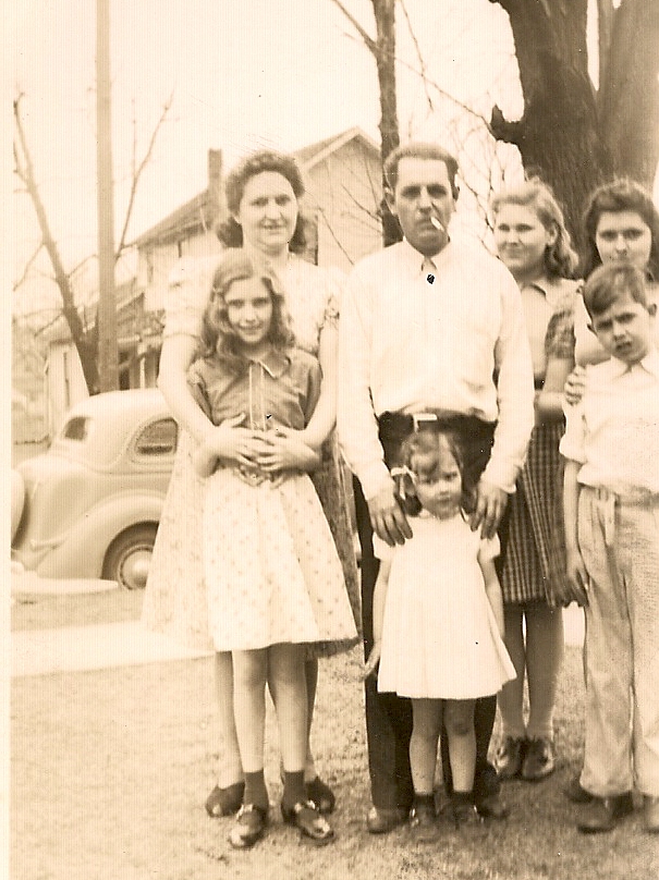Lola_Shirley_Paul_Linda_Irma_Rose_James_Armstrong_1940